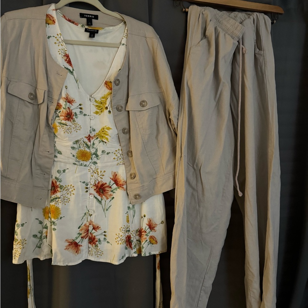 3piece set. Please look at sizes, each piece is different